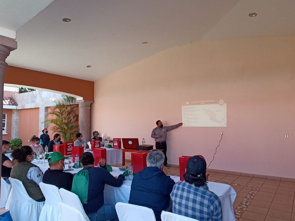 Se impartió el curso “Manejo seguro de envases vacíos de agroquímicos” en Uruapan, Michoacán