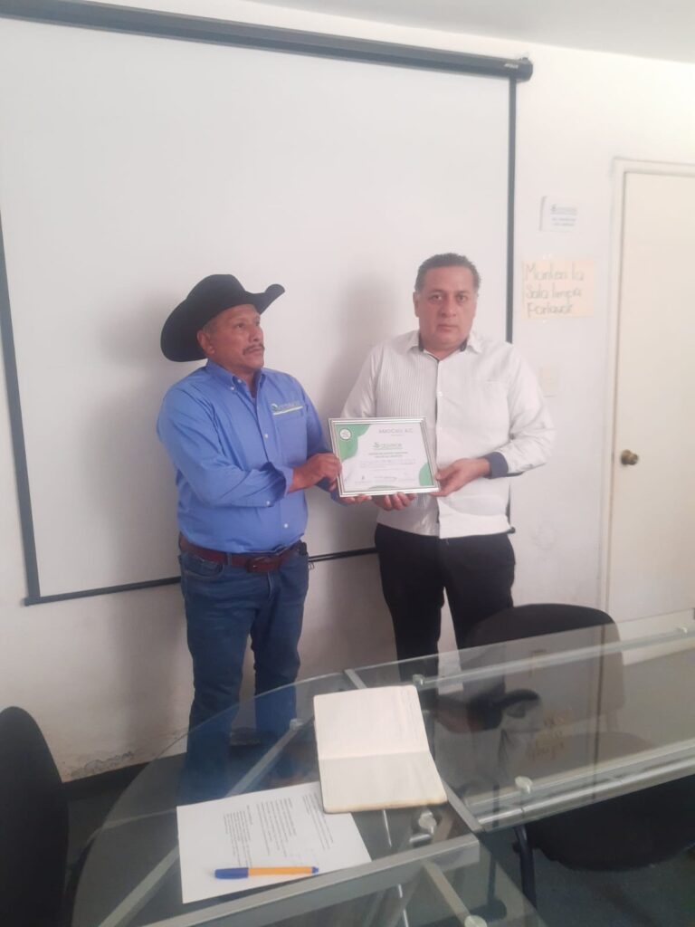 Entrega de reconocimiento a CESVMOR